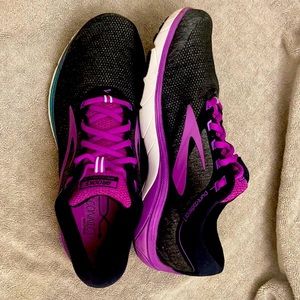 Brooks cadence 7 size w10.5 running/gym shoes. Used for about 15miles of running